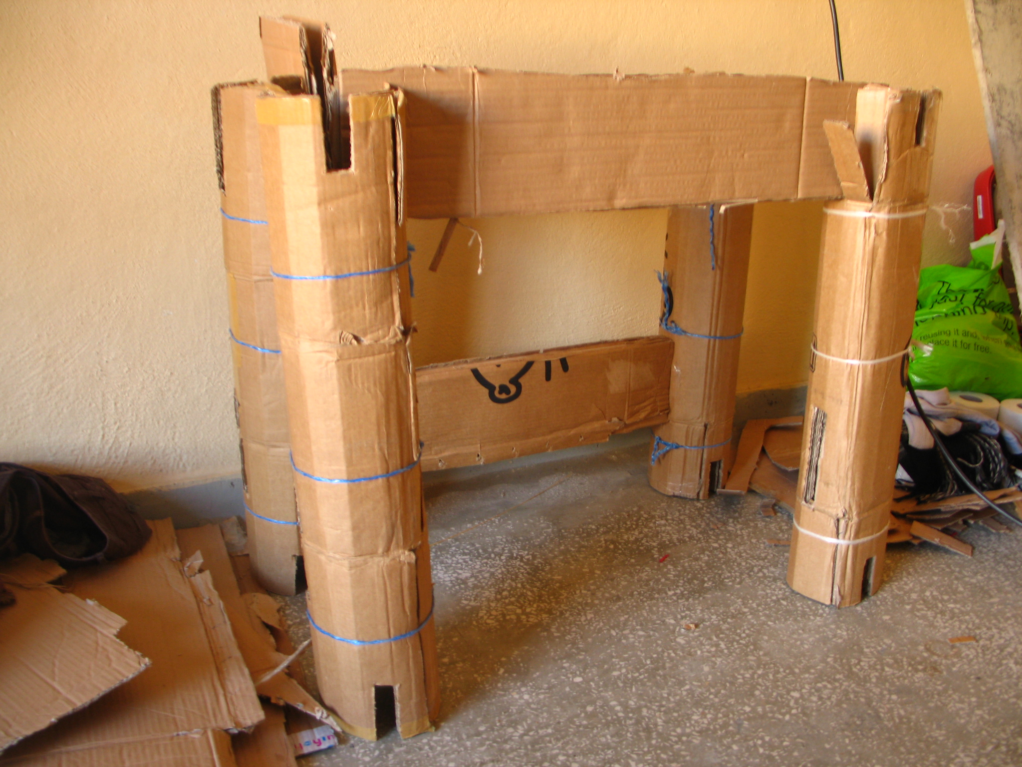 2013-03 24 Modular Cardboard Bookshelves 04 B.JPG