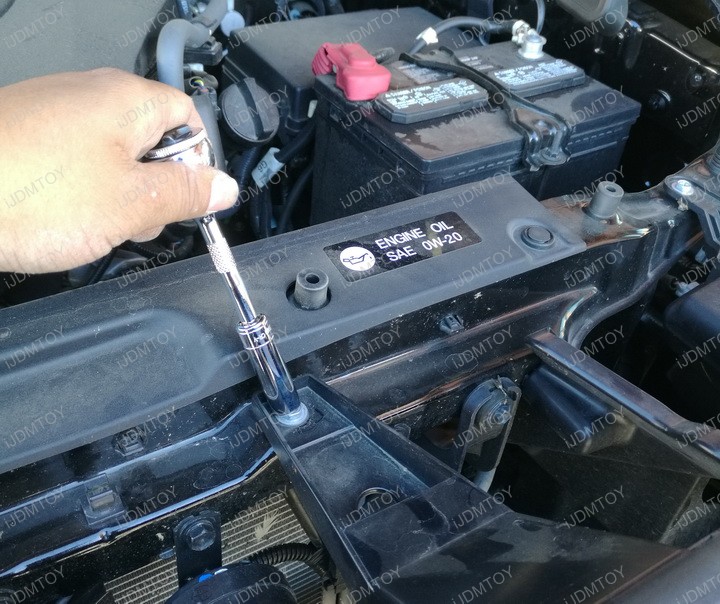 2016-Tacoma-Install-LED-Light-Bar-03_resize.jpg