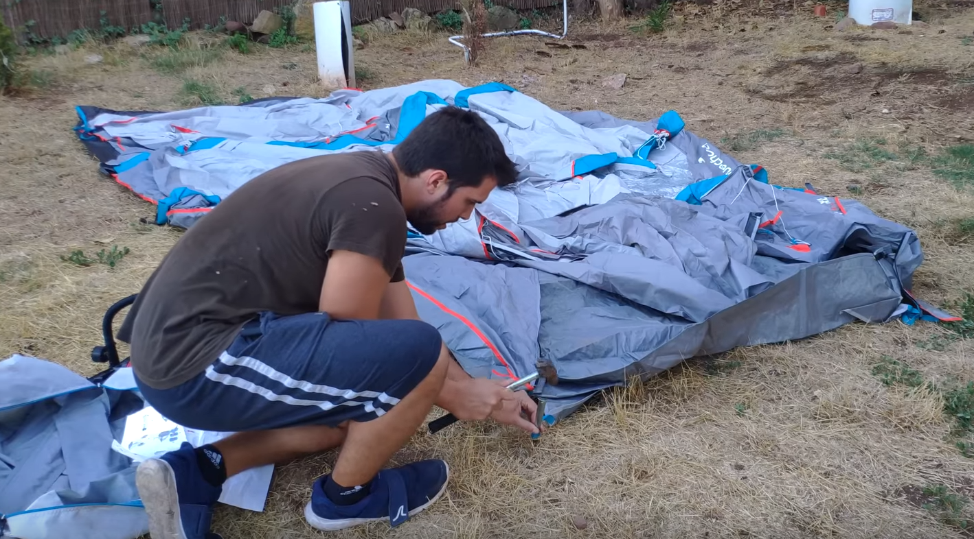 2018-08-30 01_28_43-Setting up camping tent Air seconds 4.1 family XL Quechua Decathlon - YouTube.png