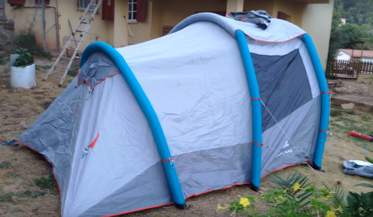 2018-08-30 01_37_34-Setting up camping tent Air seconds 4.1 family XL Quechua Decathlon - YouTube.png