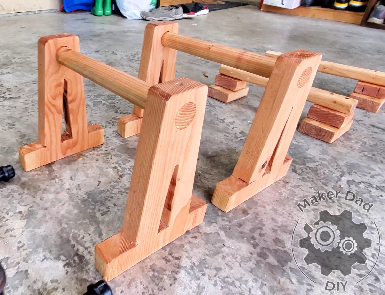 2024-09-07 22_02_08-DIY How to make Calisthenics Wood Parallettes.mp4 - VLC media player.png