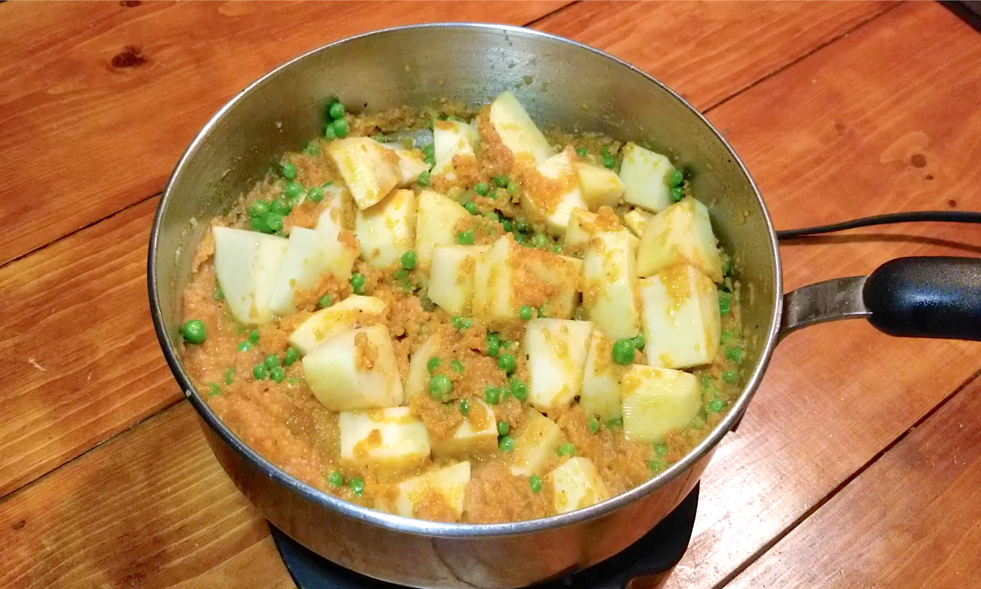 21-aloo-matar-mix-in-potatoes-and-peas.png