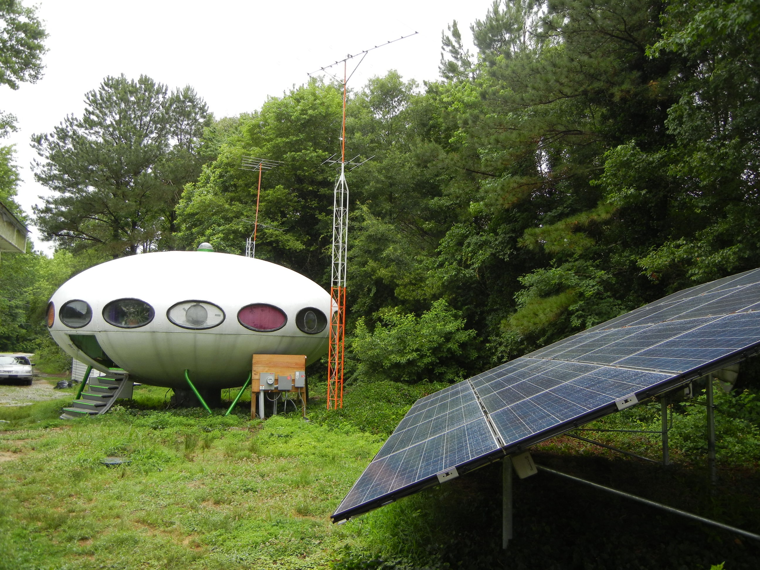 3 Futuro with solar panels and antennas.jpg