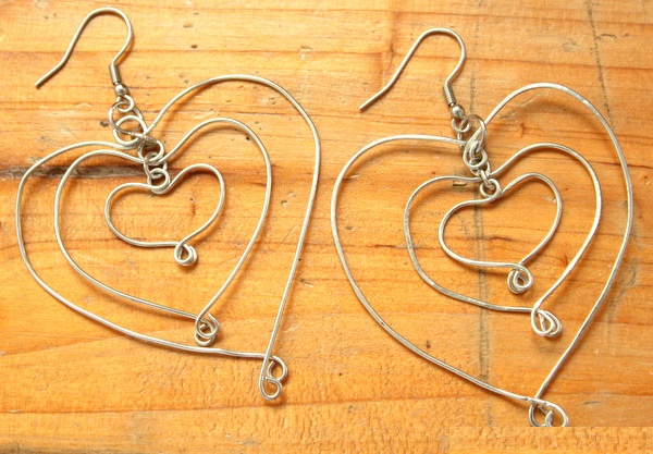 3 hearts Earrings2a.JPG