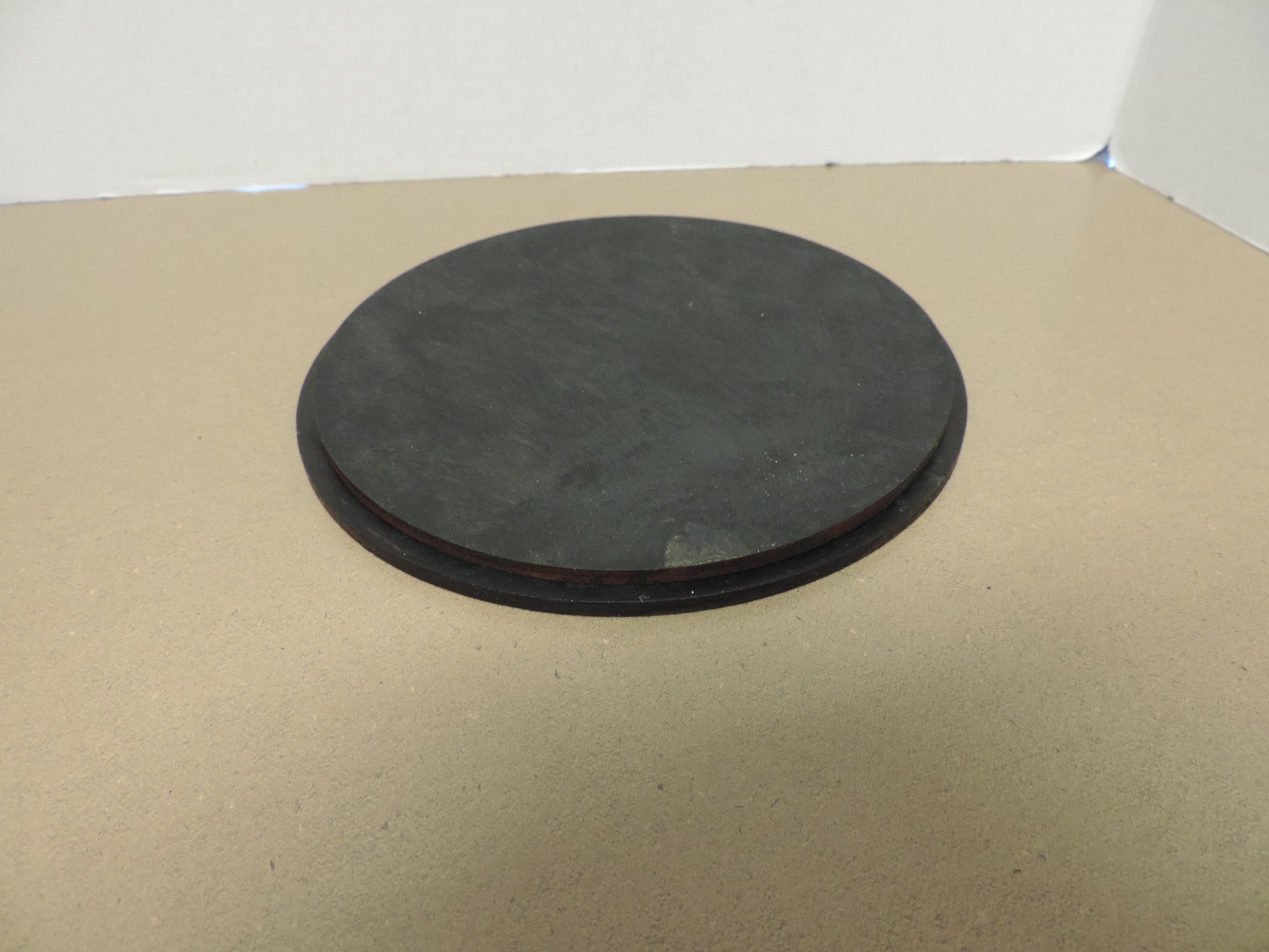 3 round pic black plastic lid w rim.JPG