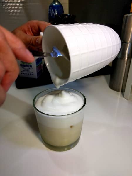 3-pour milk foam over oolong tea to full glass.jpg