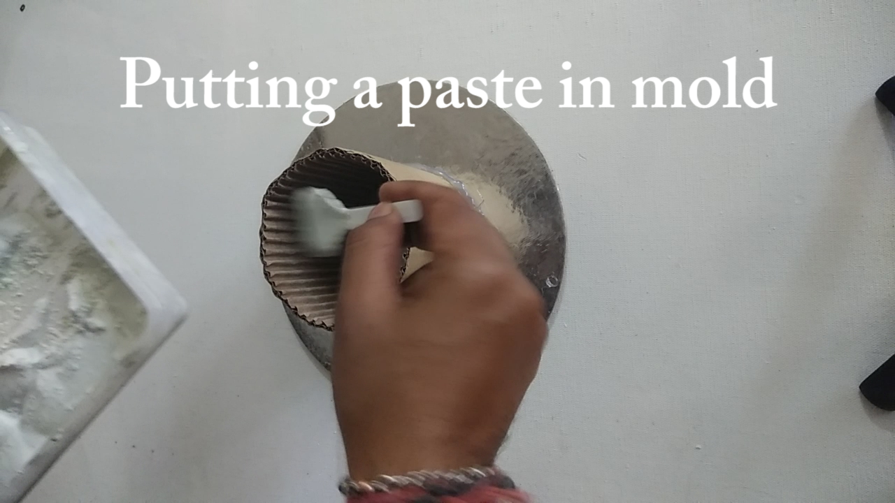 3.6. Putting a paste in mold.bmp