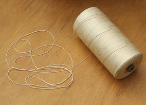 300px-Kite_string_as_kitchen_twine.jpg