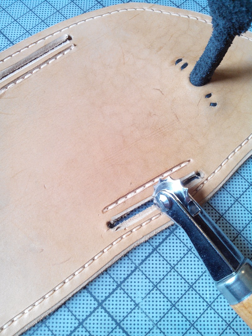 33 mark the pitch of stitching-holes.jpg