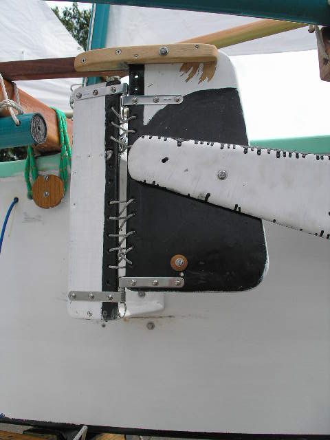 35 New rudder set up, Short Dragon, Sept 09.JPG