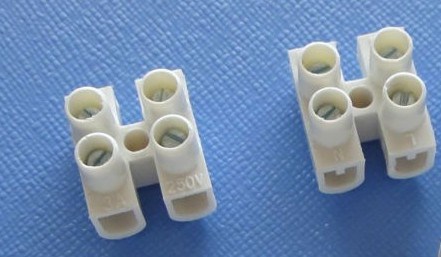 3A-2-Way-Screw-Terminal-Block-Connector.jpg