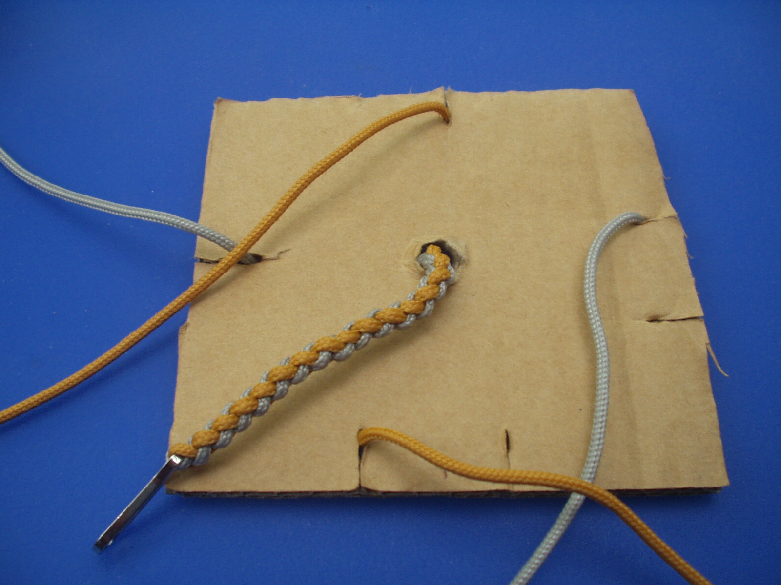 4 strand braiding jig 019.JPG