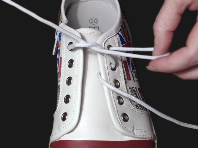 4_Ukrainian_Lacing_Step3a.png