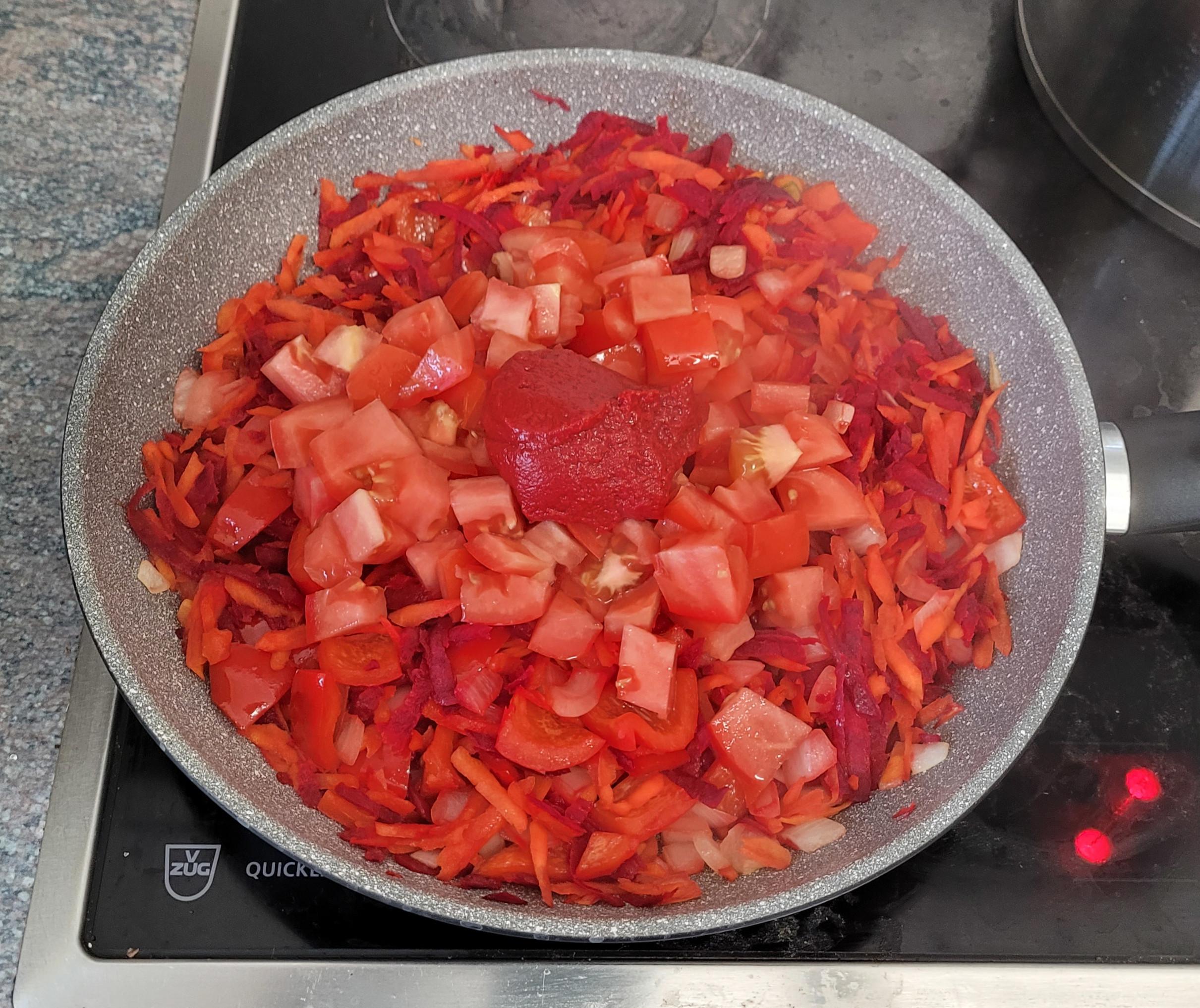 5 - add tomato and paste.jpg