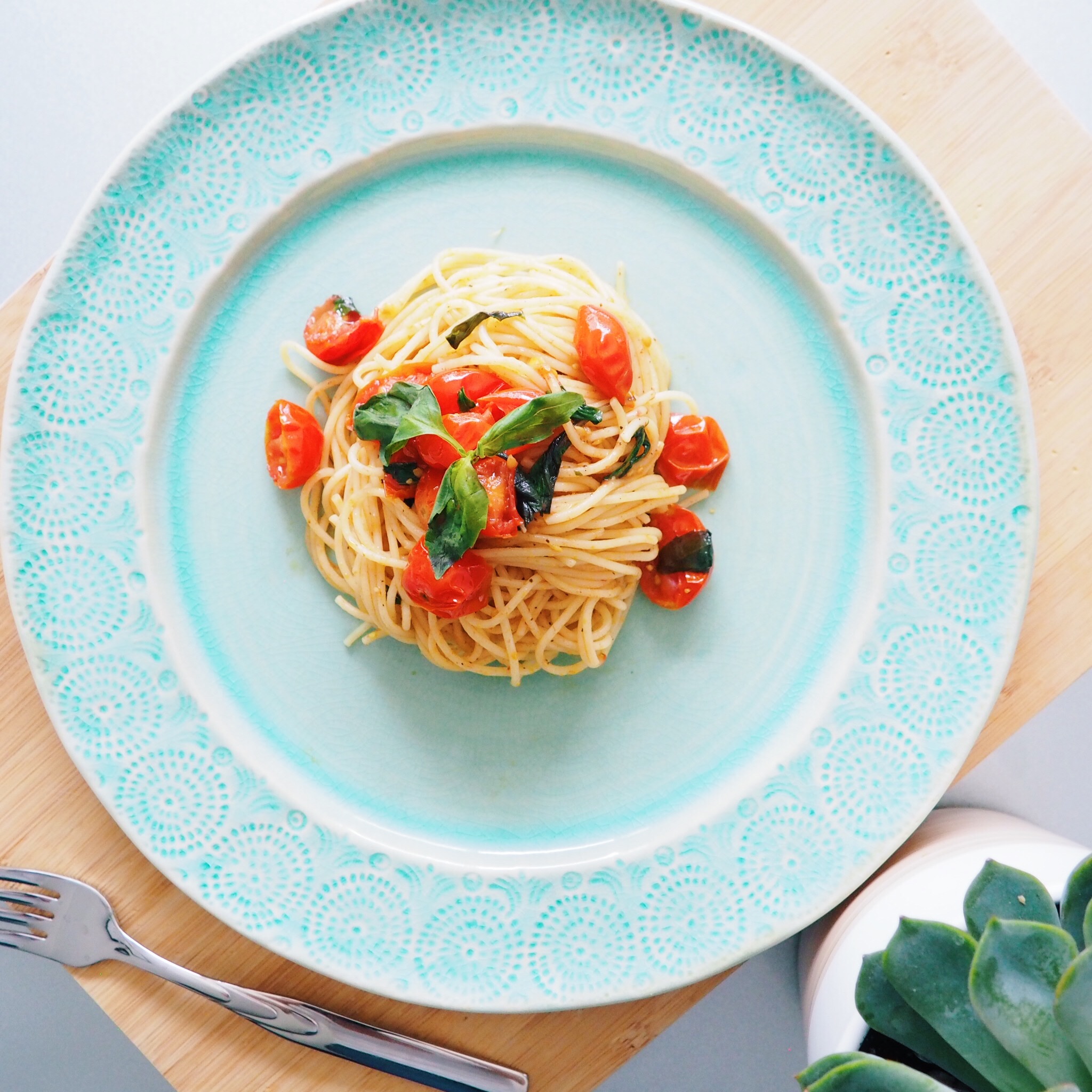 5 Ingredient Tomato Garlic Pasta(1).JPG