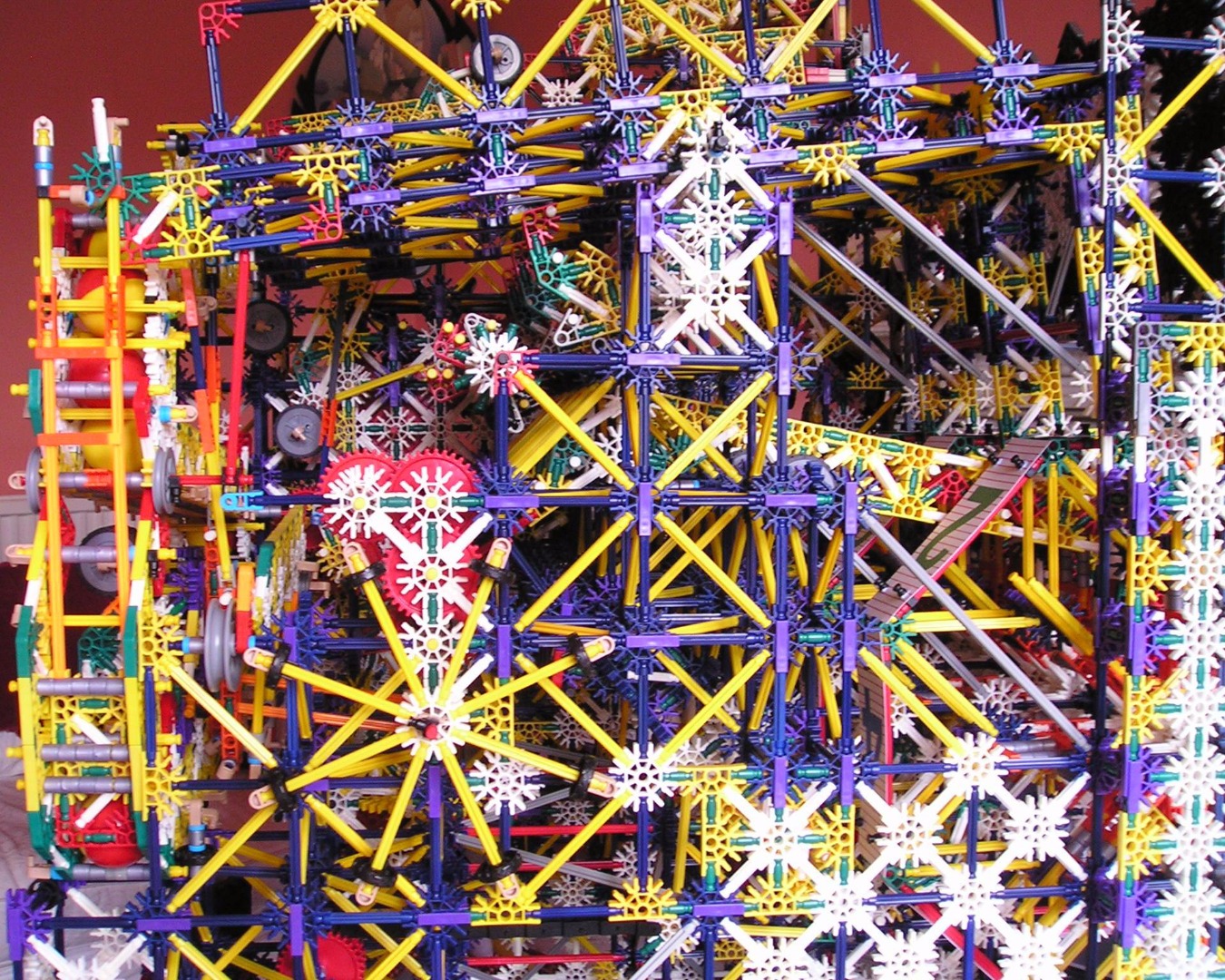 5 K'Nex Fruit Machine Mark 3 - LHS (Close-up).JPG