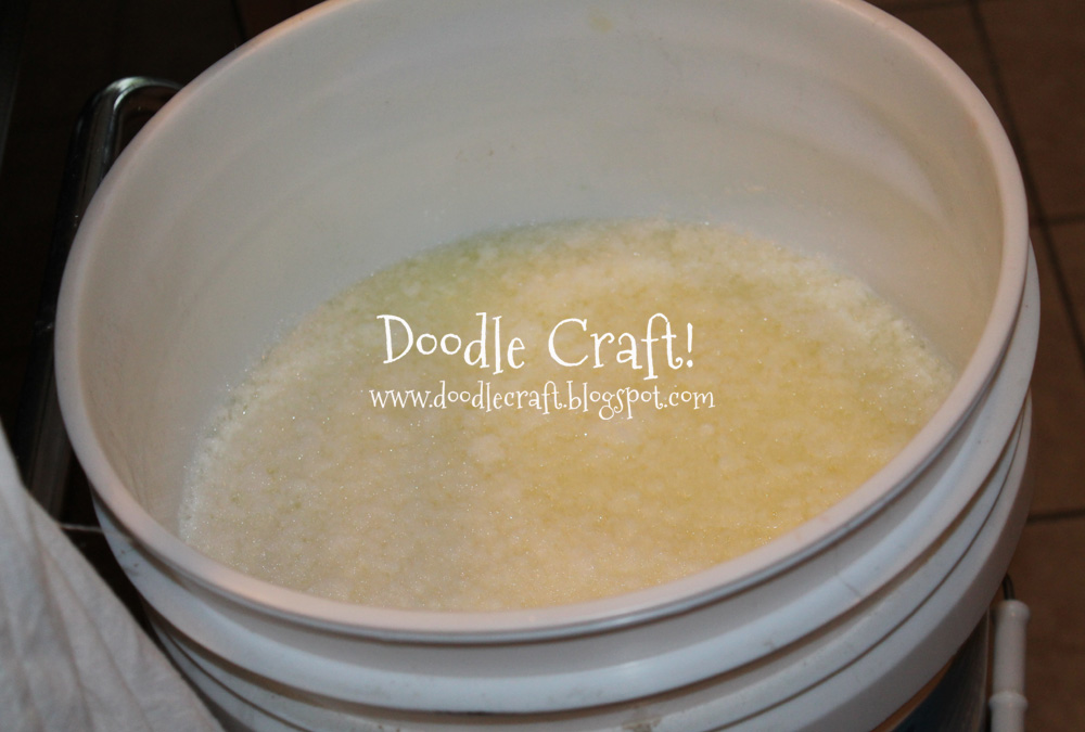 5 gallon bucket for homemade soap diy tutorial.jpg