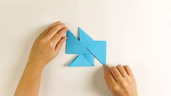 550px-nowatermark-Fold-an-Origami-Star-(Shuriken)-Step-13-Version-4.jpg.jpeg