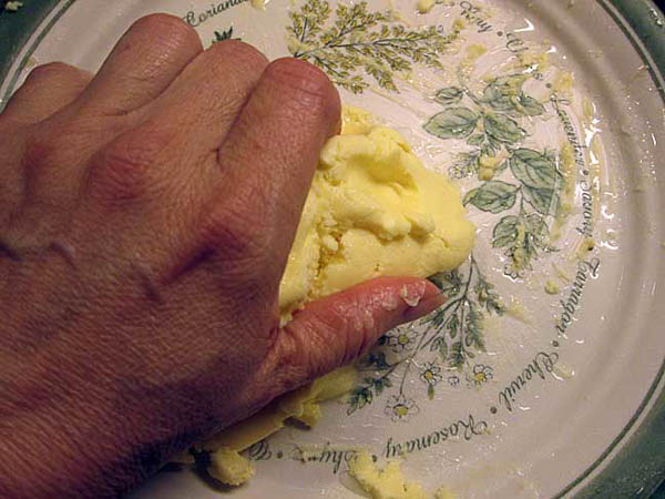 6-Knead-butter_1.jpg