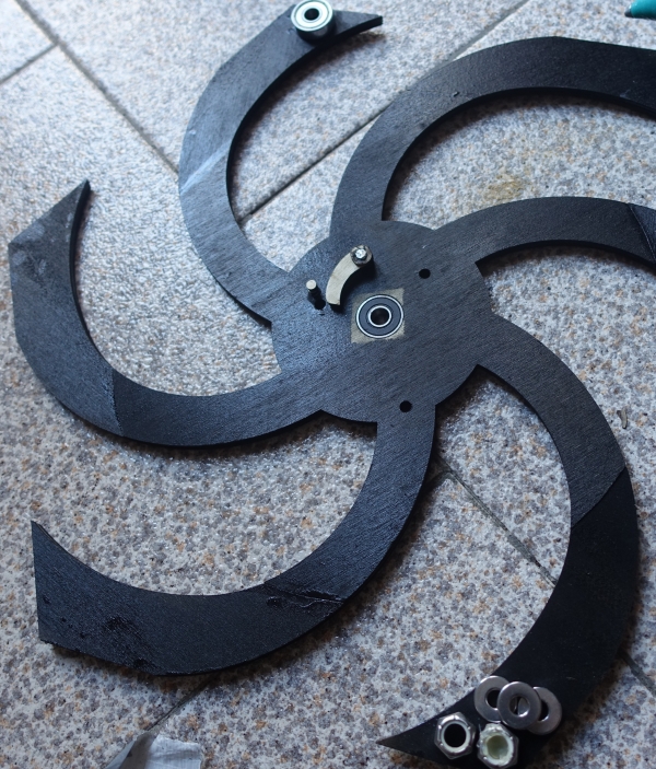 600px-Sculpture_Kin&eacute;tique_&agrave;_effet_Moir&eacute;_DSC06659.JPG