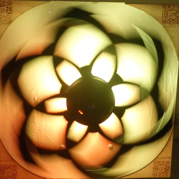 600px-Sculpture_Kin&eacute;tique_&agrave;_effet_Moir&eacute;_DSC06885.jpg