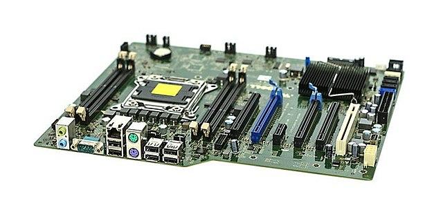 640px-Computer-motherboard.jpg