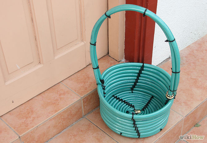 670px-Make-a-Basket-from-a-Garden-Hose-Step-1.jpg