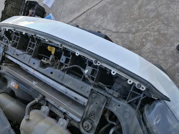 6th-Gen-Ford-Mustang-Behind-Grille-Podlights-Install-02.jpg