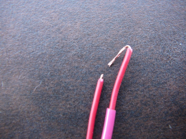 748 wire ends lined up at each other.jpg