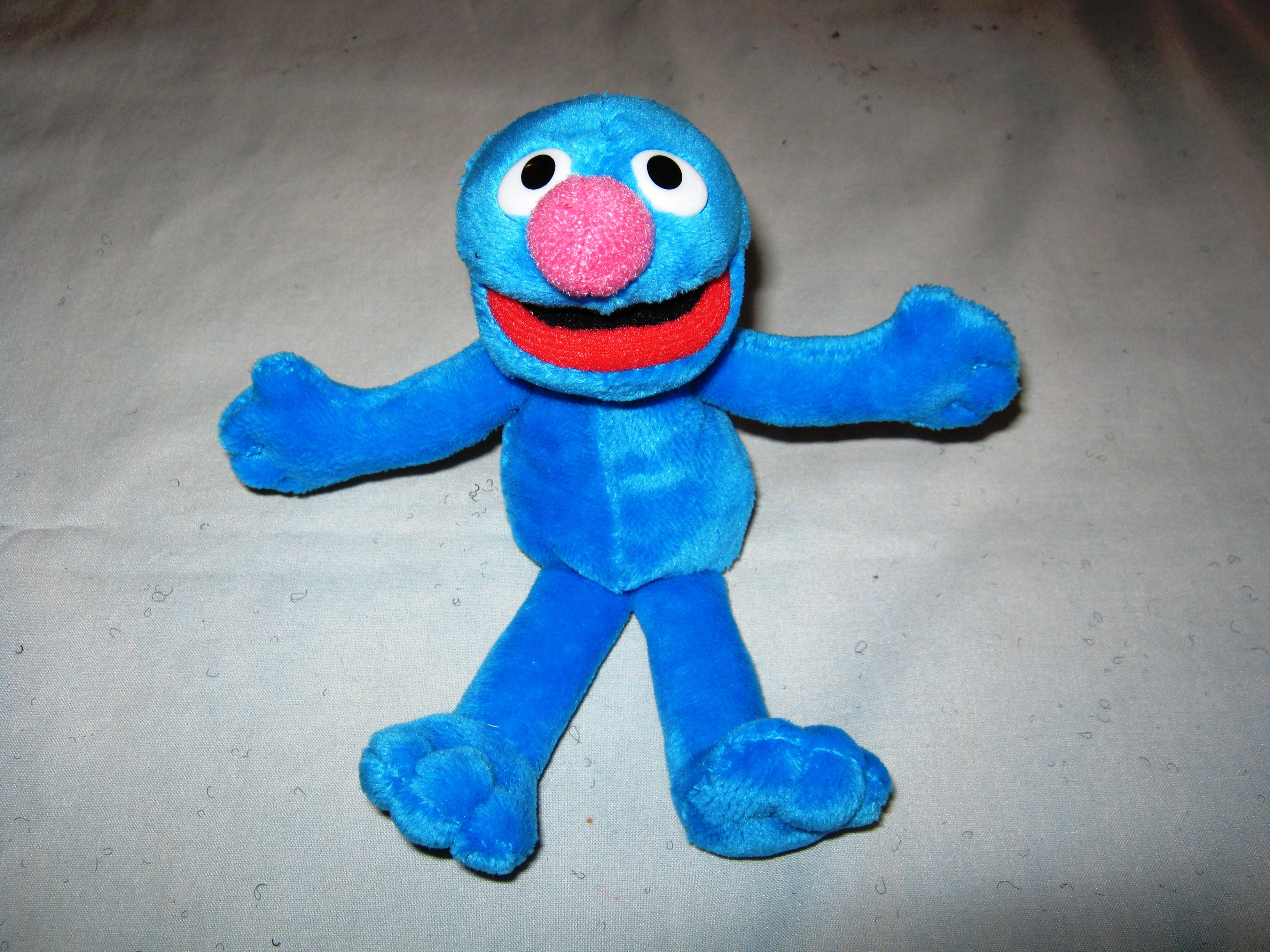 8 - 1 - Grover Finger Puppet.JPG