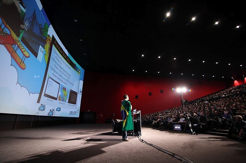 800px-Devoxx_2011_opening_keynote.jpg