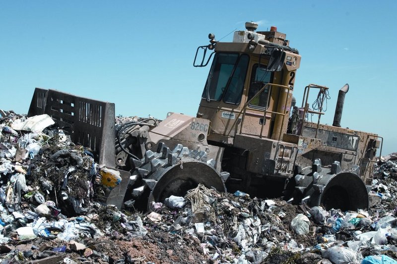 800px-Landfill_compactor.jpg