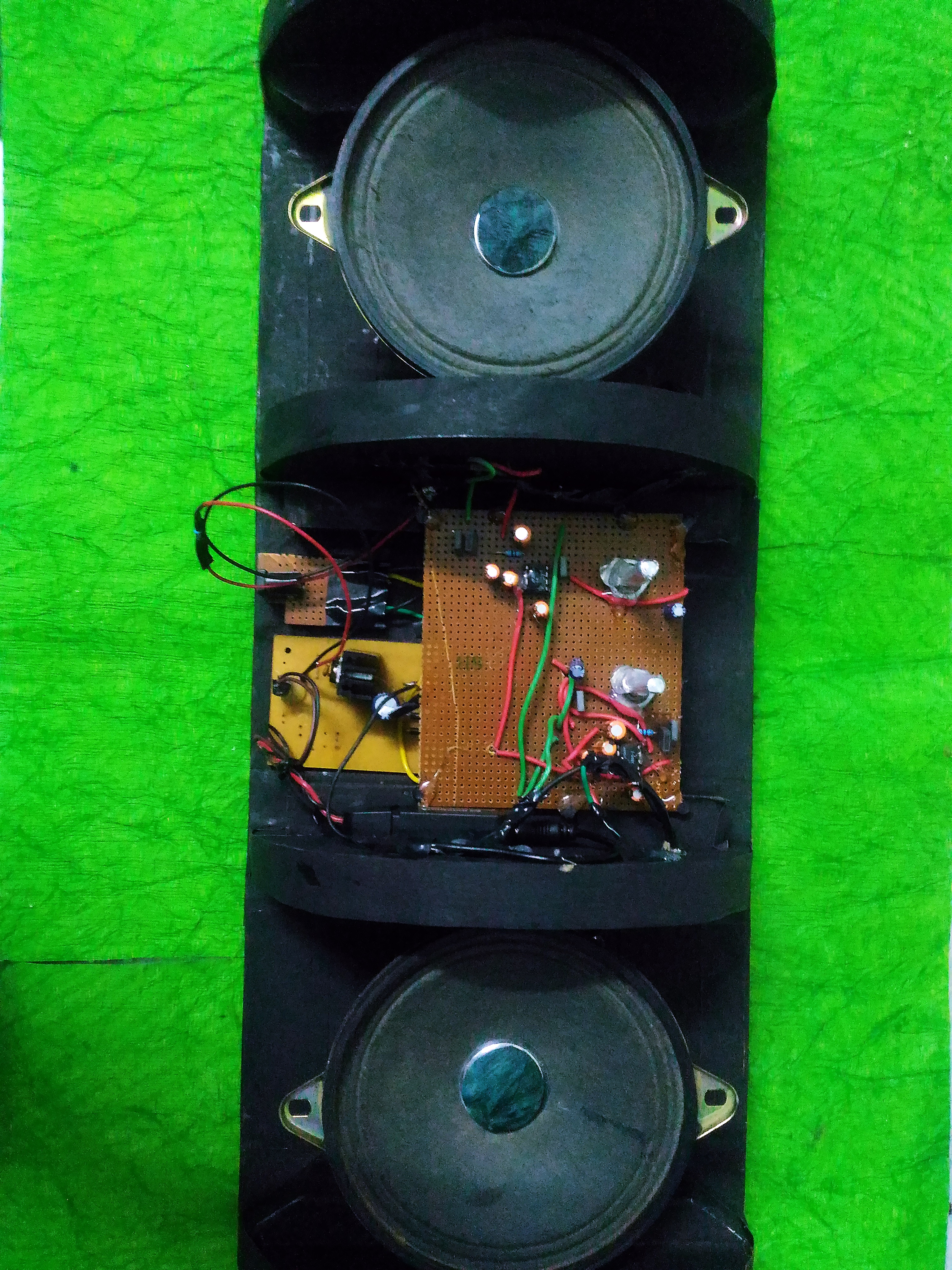 9.2 Final setup of internal circutry of the speaker.jpg