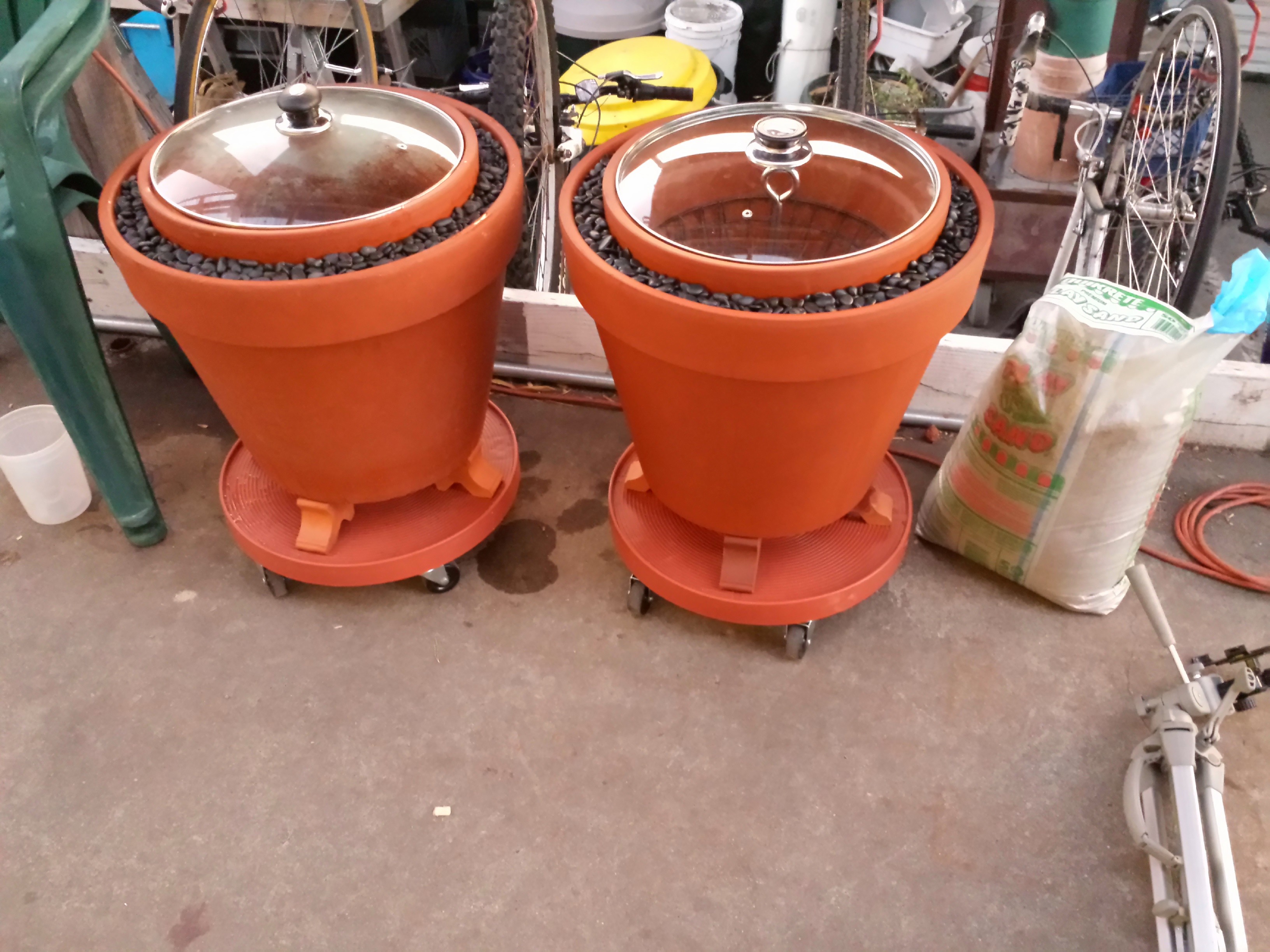 A_pair_of_zeer_pots_with_baskets.jpg