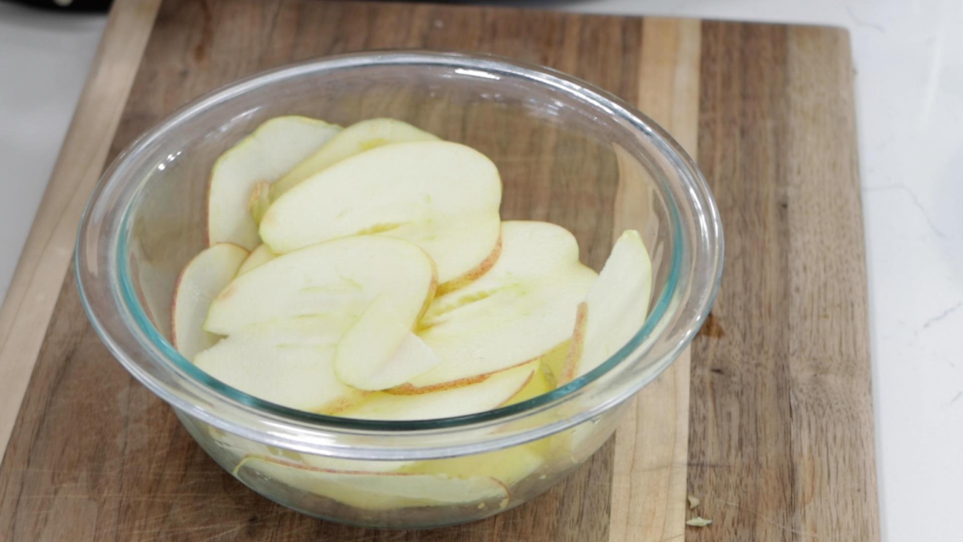 Air Fryer Apple Chips.00_02_03_13.Still004.jpg