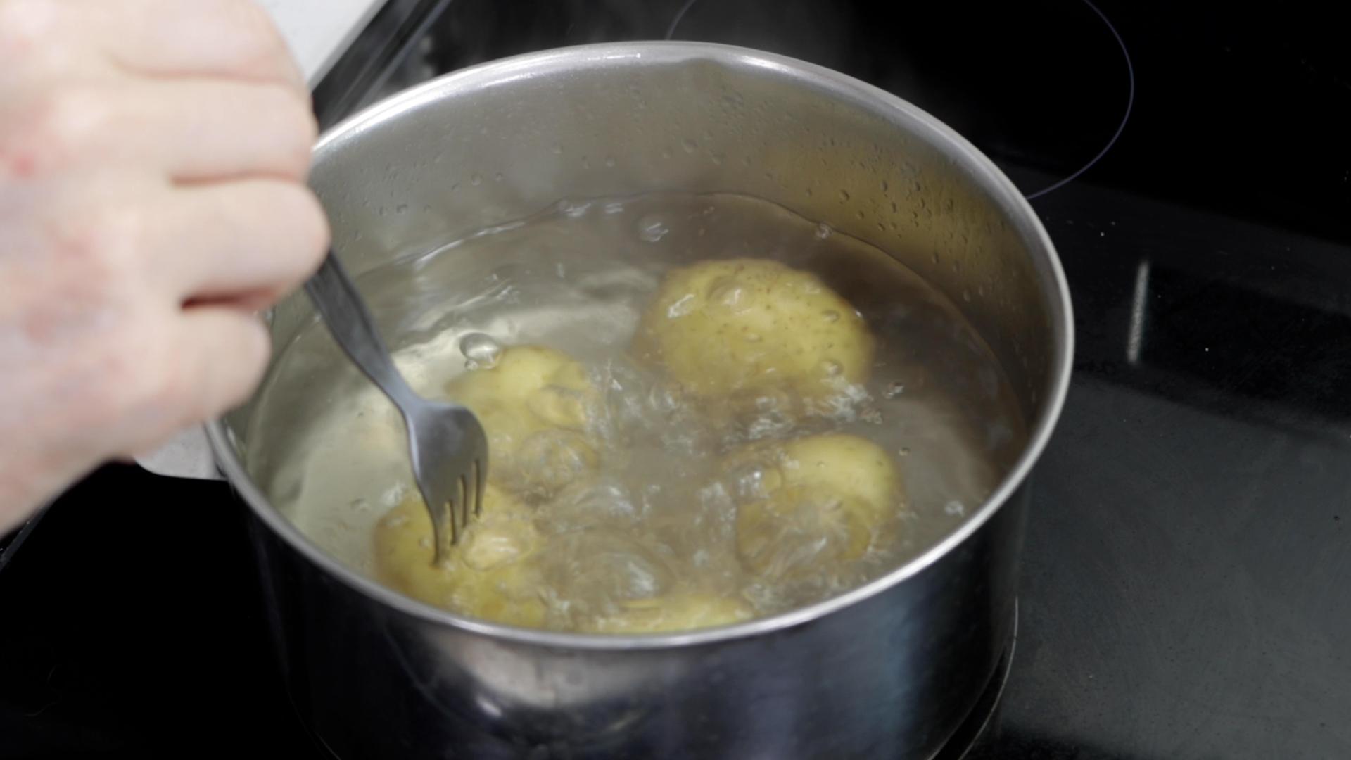 Air Fryer Smashed Potatoes.00_02_46_00.Still003.jpg