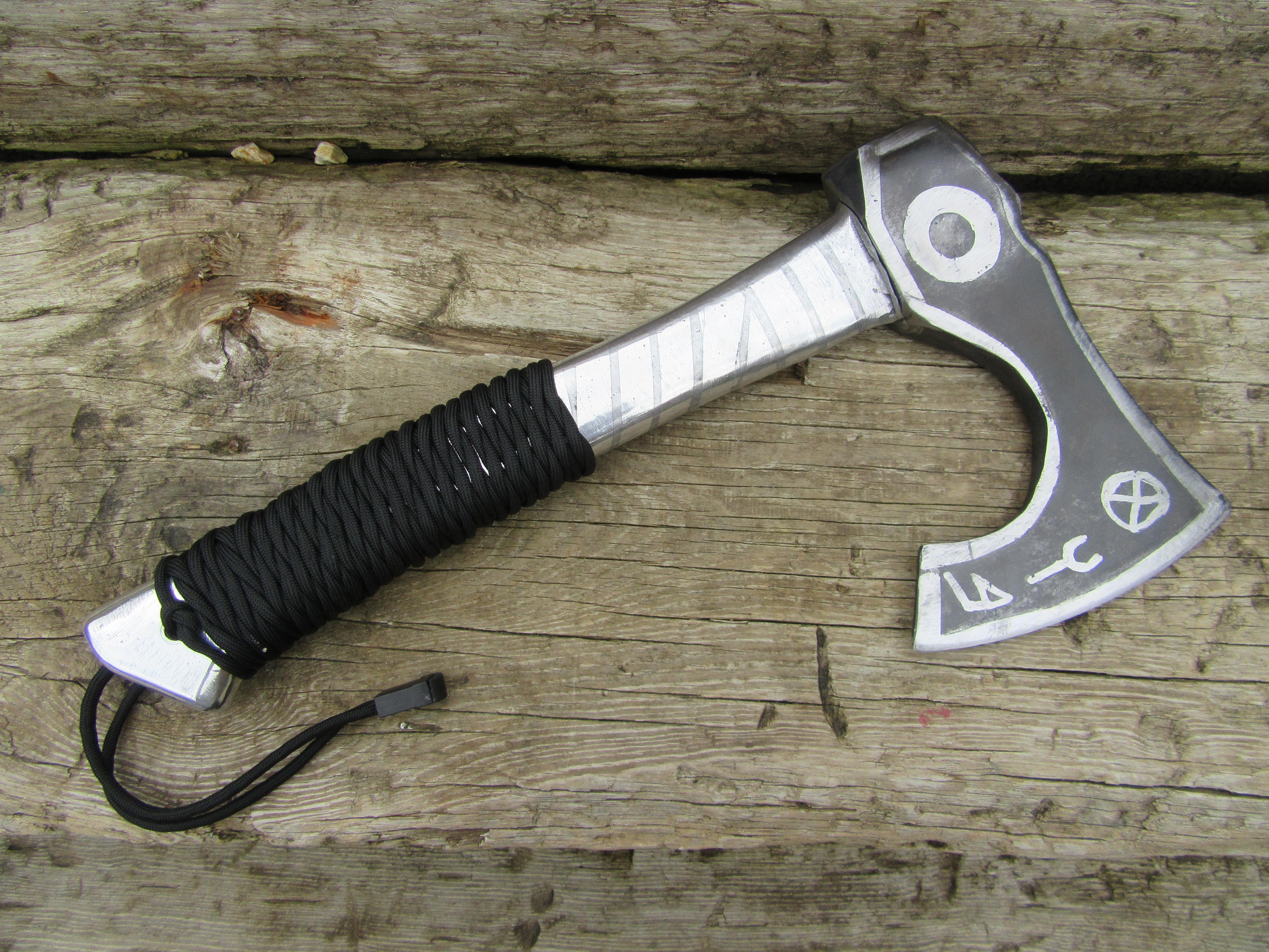 Aluminum casting Viking axe handle with Paracord 2.JPG