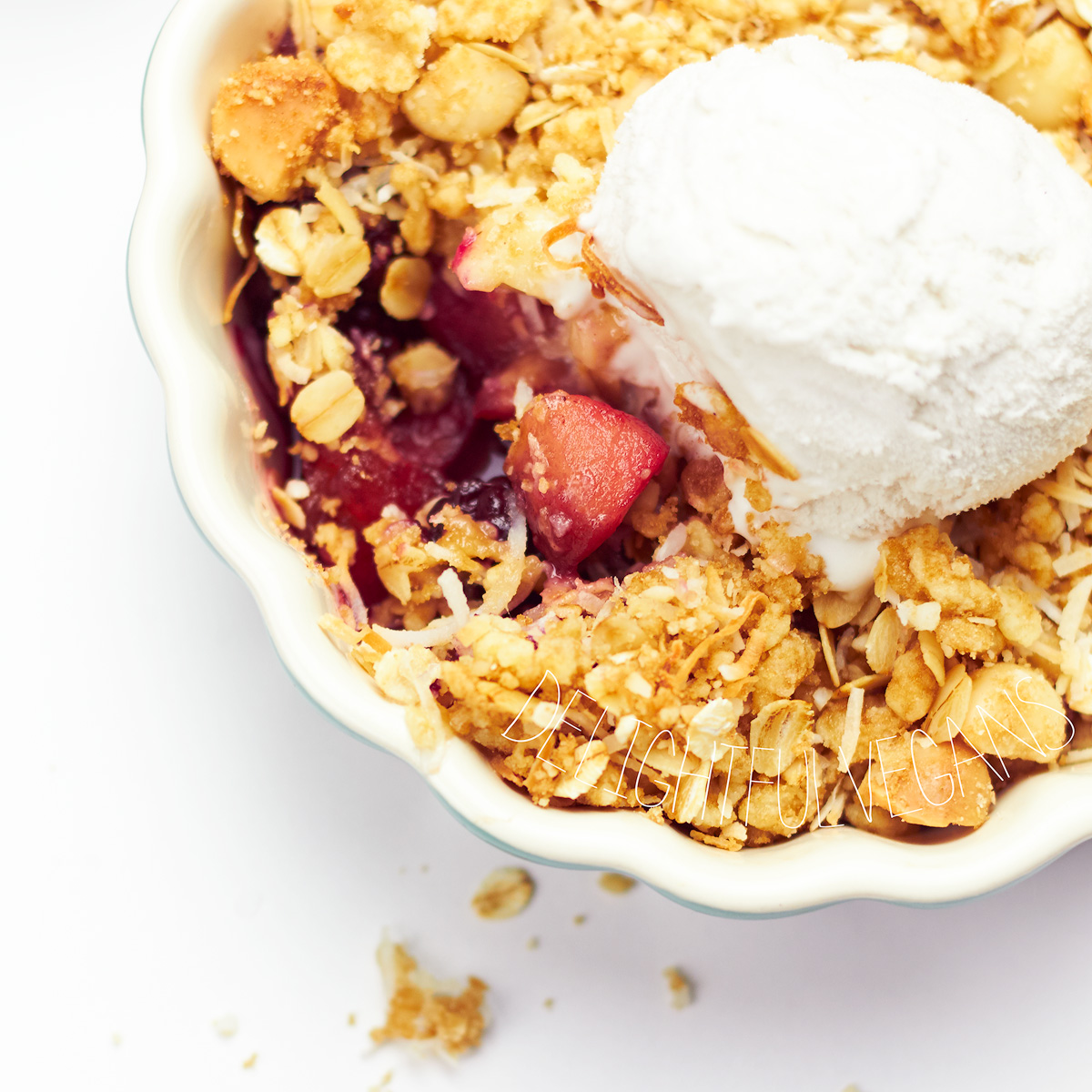 Apple-Blackberry-Crumble_4-Square.jpg