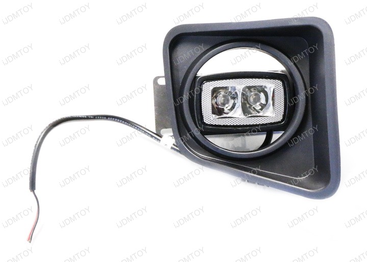 Assemble-Toyota-10W-LED-Podlight-11.jpg