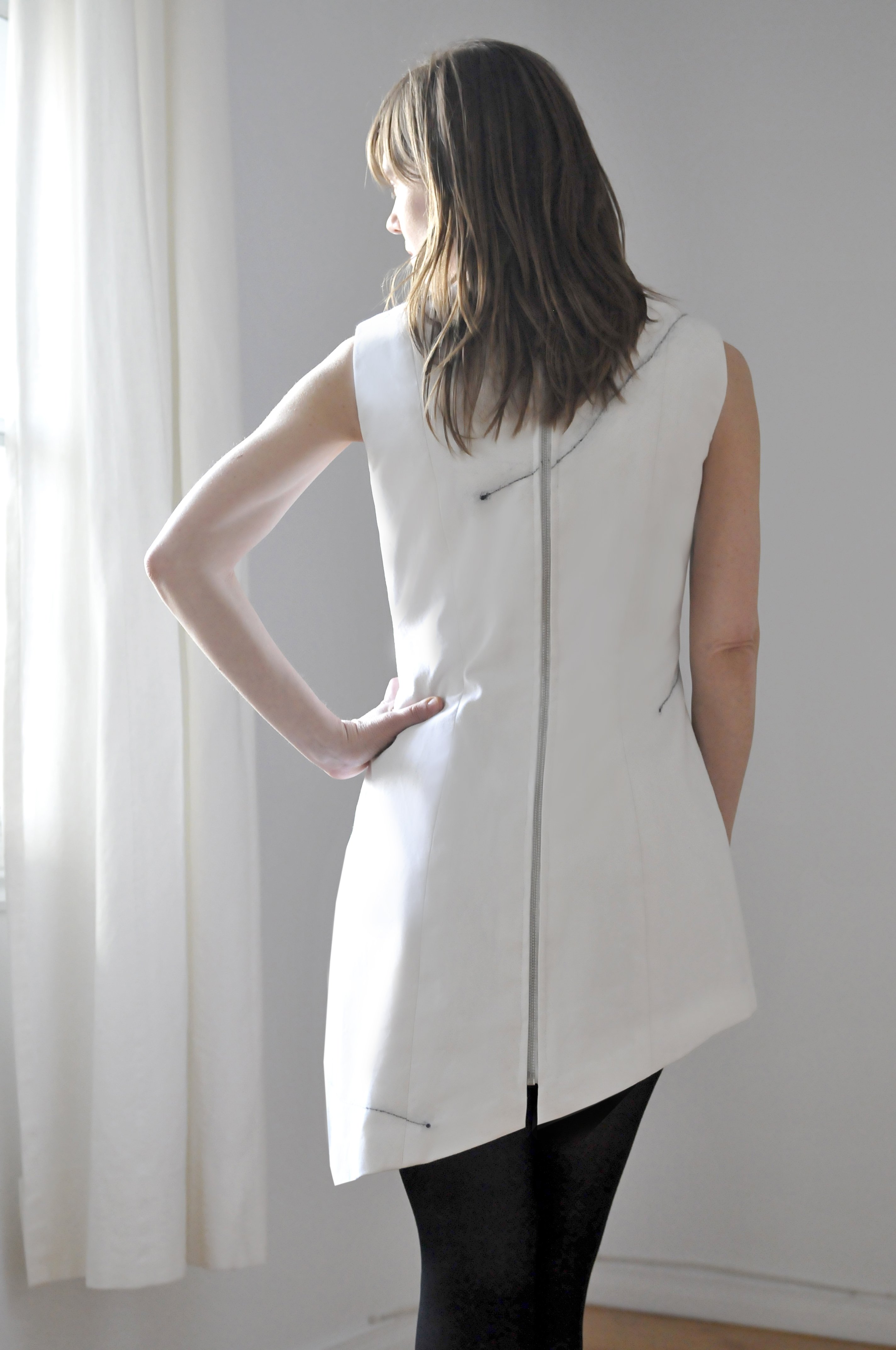 AsymmetricalModern001_Back01.jpg