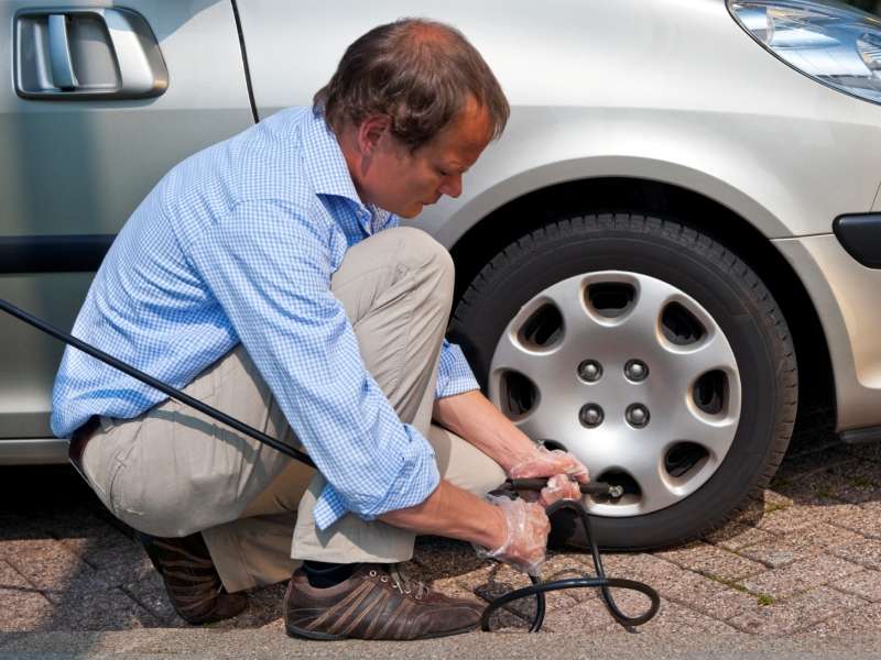 Autobytel-istock-tirecheck2.jpg