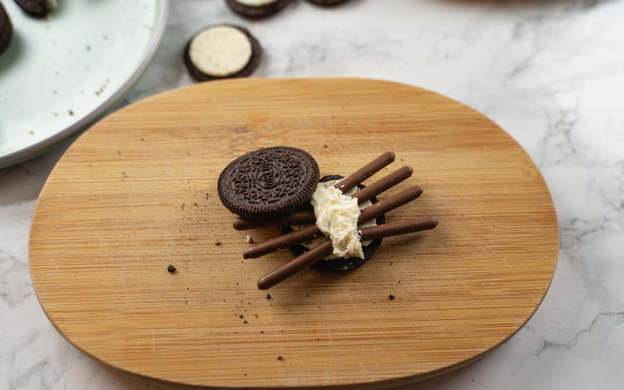 Bat &amp; Spider Halloween Cupcakes - Oreo Cream On Top Of Chocolate Sticks.jpg