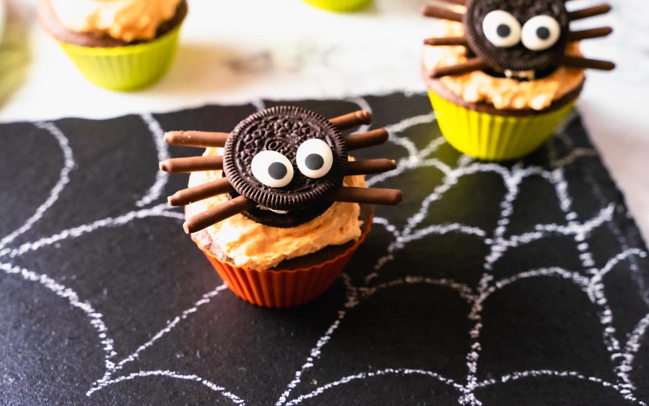 Bat &amp; Spider Halloween Cupcakes - Spiders In Spiderweb.jpg