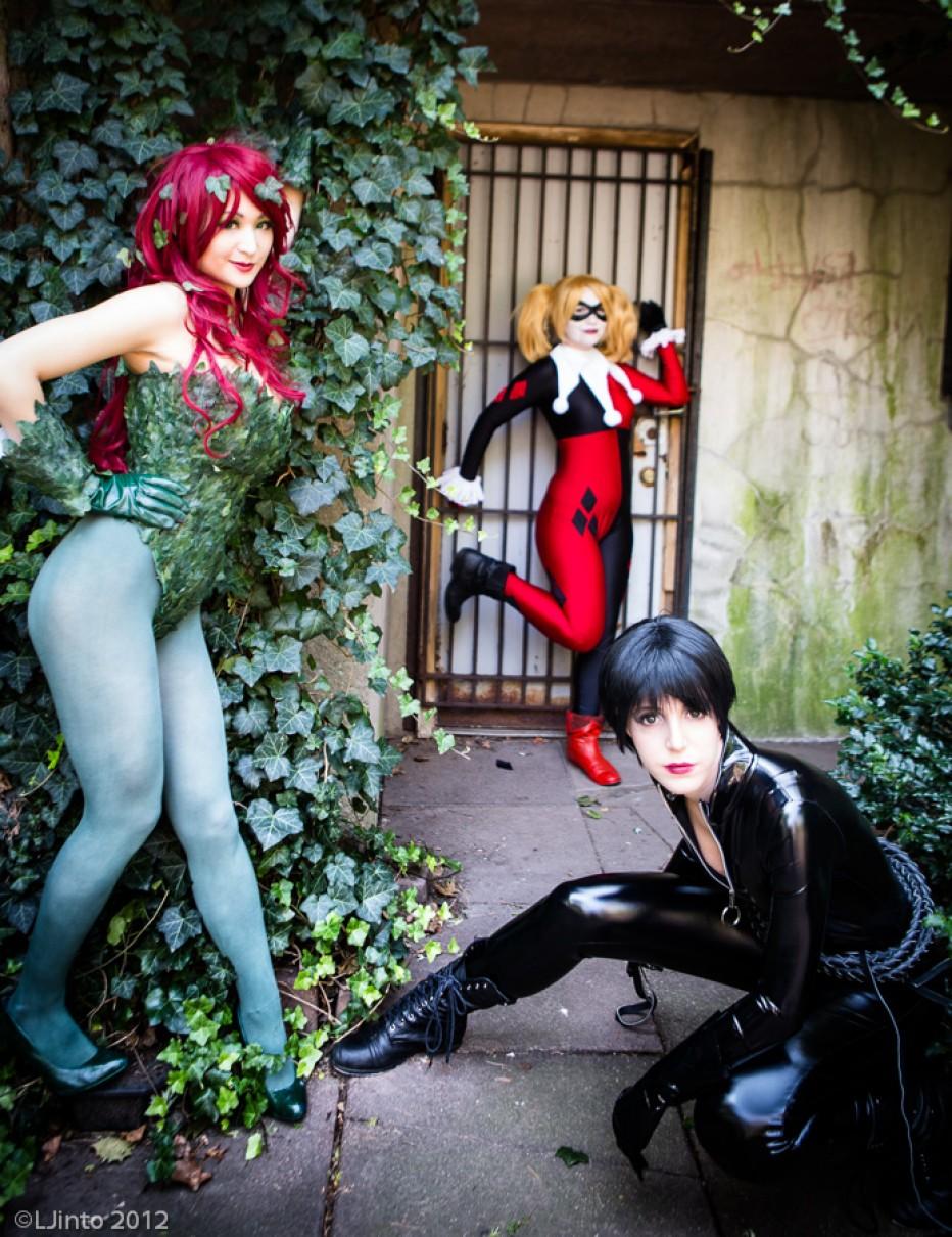 Batman-Poison-Ivy-Cosplay-Gamers-Heroes-4-932x1210.jpg