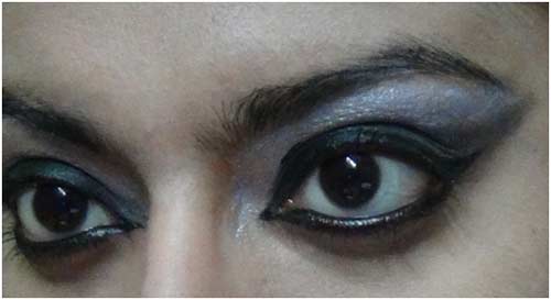 Black Eye Makeup tutorial2.jpg