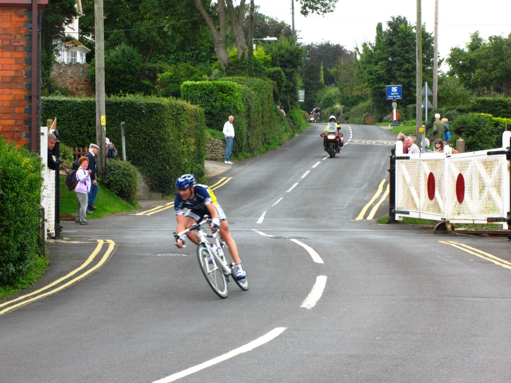 Blue_Anchor_level_crossing_cycle_tour_leader.jpg