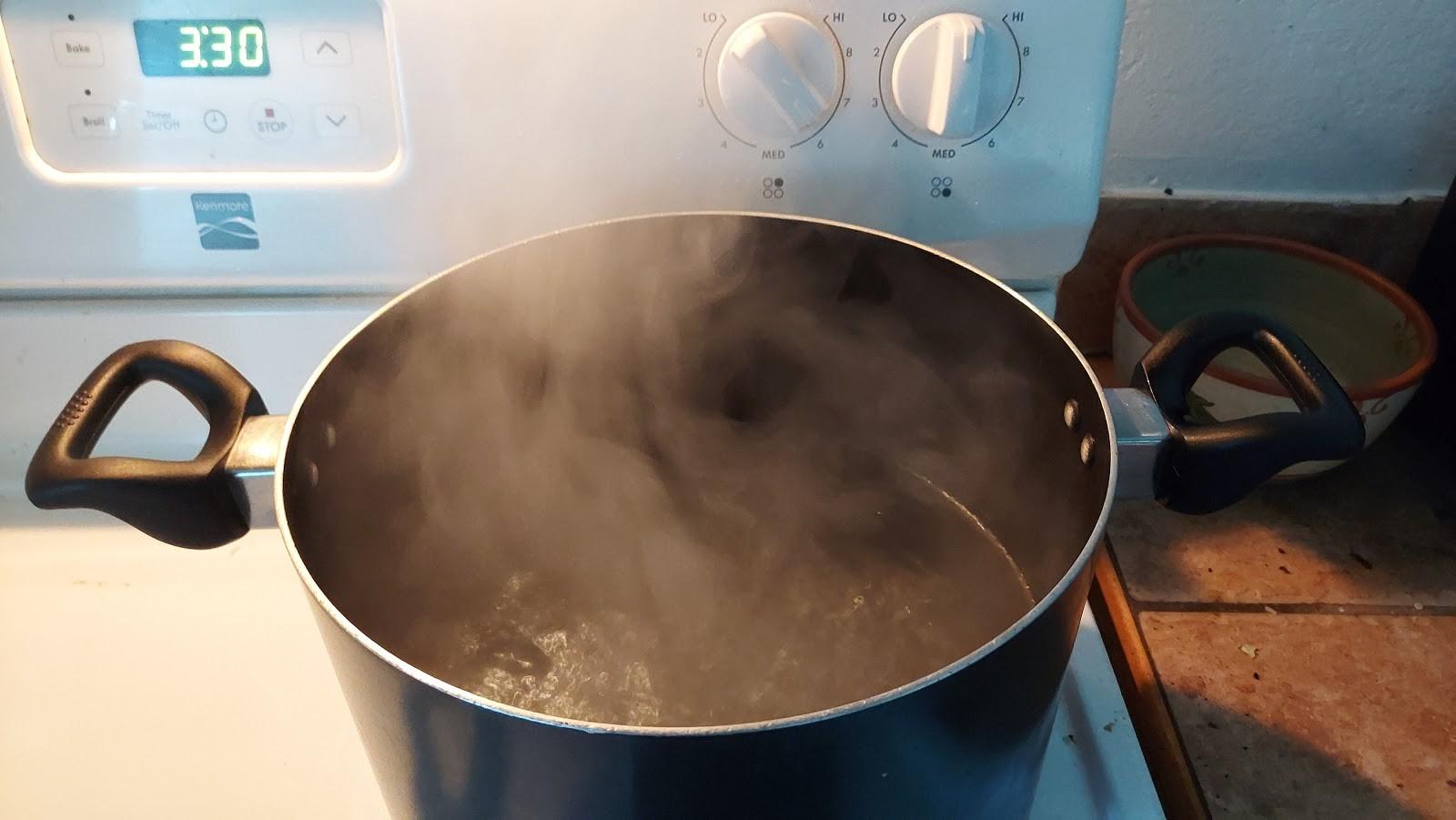 Boiling the pasta.jpg