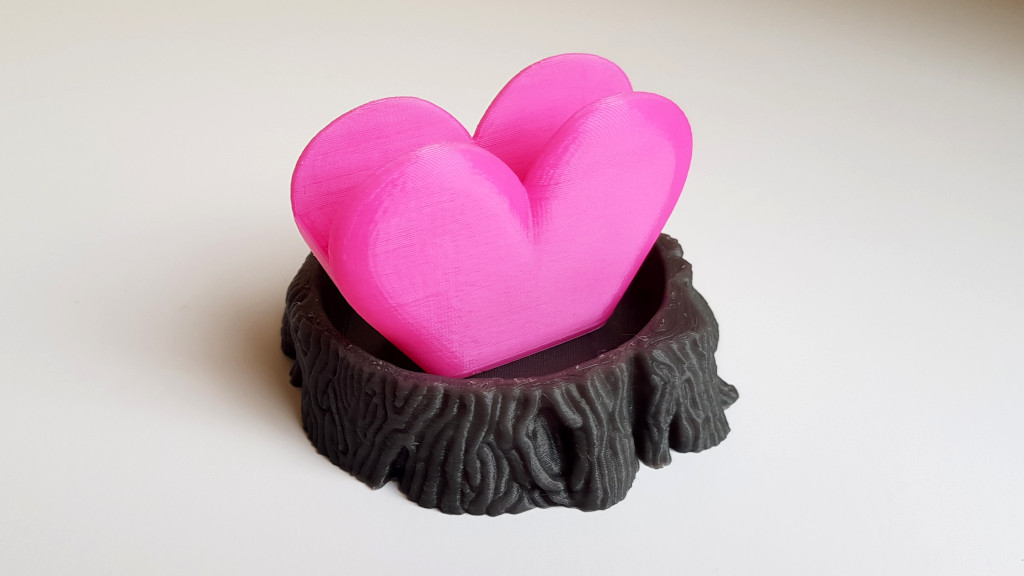 Bonus Objects - Tree Stump and Heart-Shaped Napkin Holder.jpg