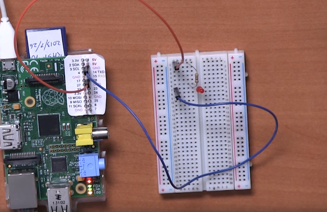 Both Jumpleads connects to the breadboard.PNG