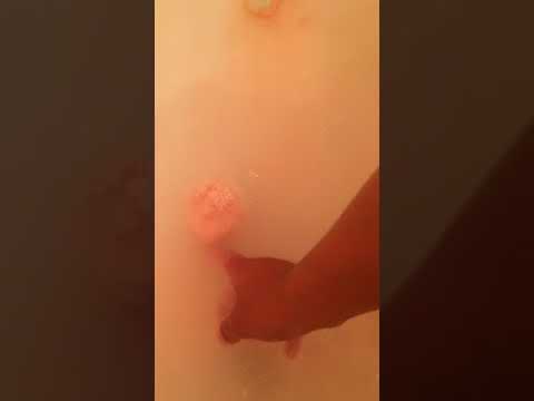 Bubbly Bath Bomb in Action 2